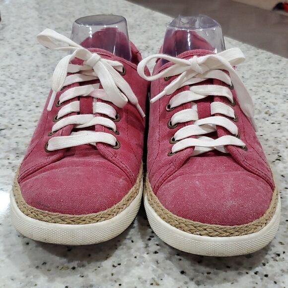 Vionic Pink Sneakers with White Laces - Picture 2 of 10